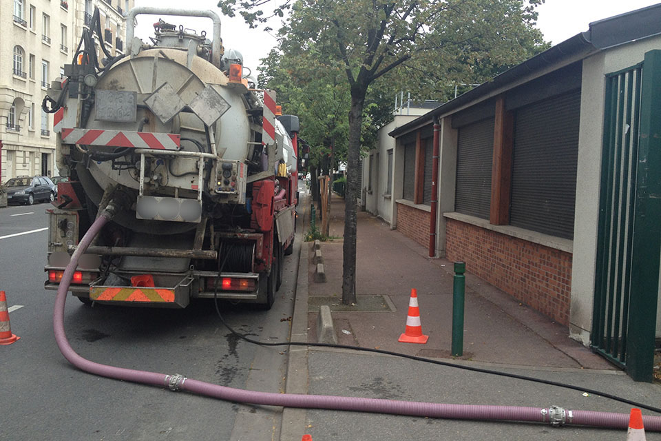 Pompage eaux et hydrocarbures à Paris 