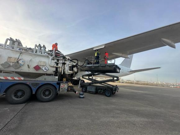 Defueling de kérosène d’avion 